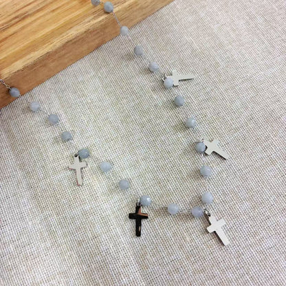 Collana “Fede & Luce” – Pietre Grigie e Croci in Acciaio Inossidabile
