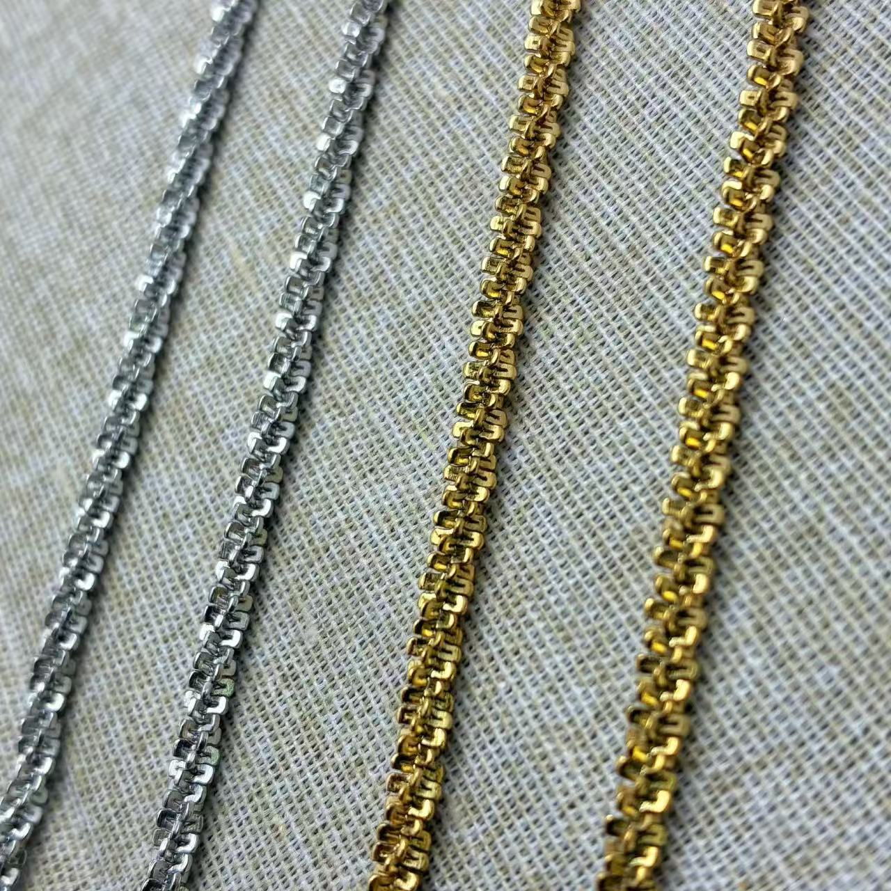 (C344)Collana essenziale