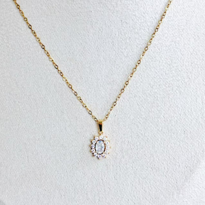 Collana "Splendore Regale" – Pendente a Rosetta con Cristalli