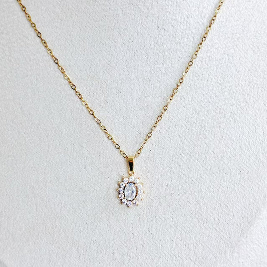 Collana "Splendore Regale" – Pendente a Rosetta con Cristalli