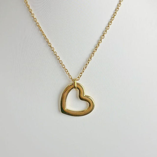 Collana “Cuore Infinito” – Un Design Semplice che Parla Forte