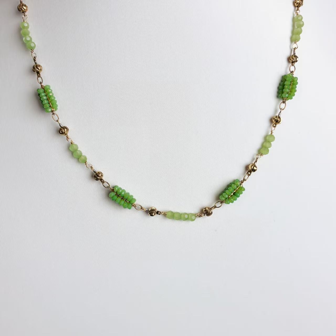 Collana “Verde Soffio” – Delicatezza Naturale in Chiave Contemporanea