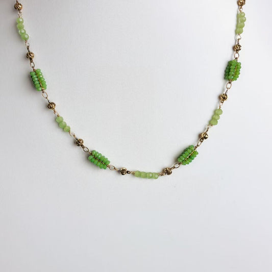 Collana “Verde Soffio” – Delicatezza Naturale in Chiave Contemporanea