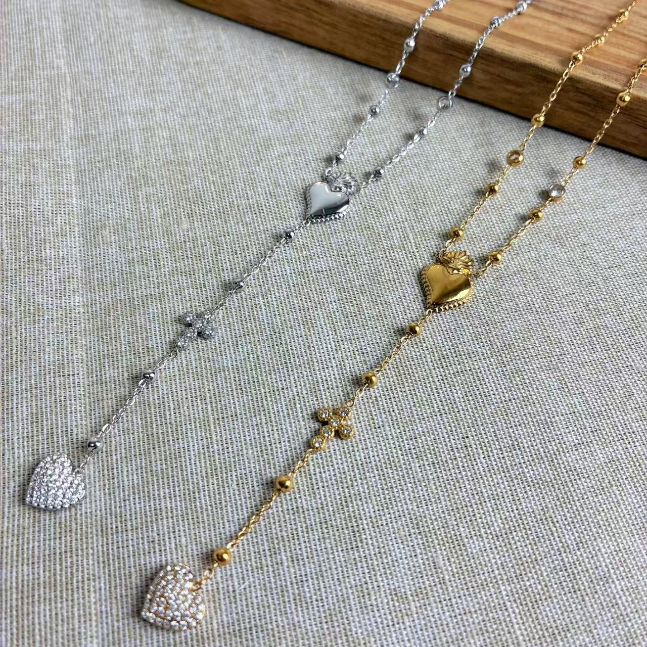 Collana “Cuore Sacro” – Simbolo di devozione e luce interiore