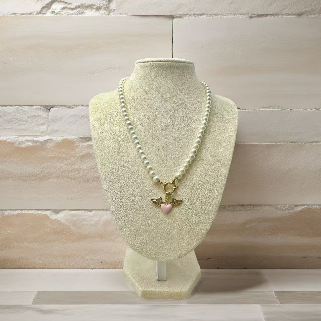 (C316)Collana cuore rosa smaltato con ali