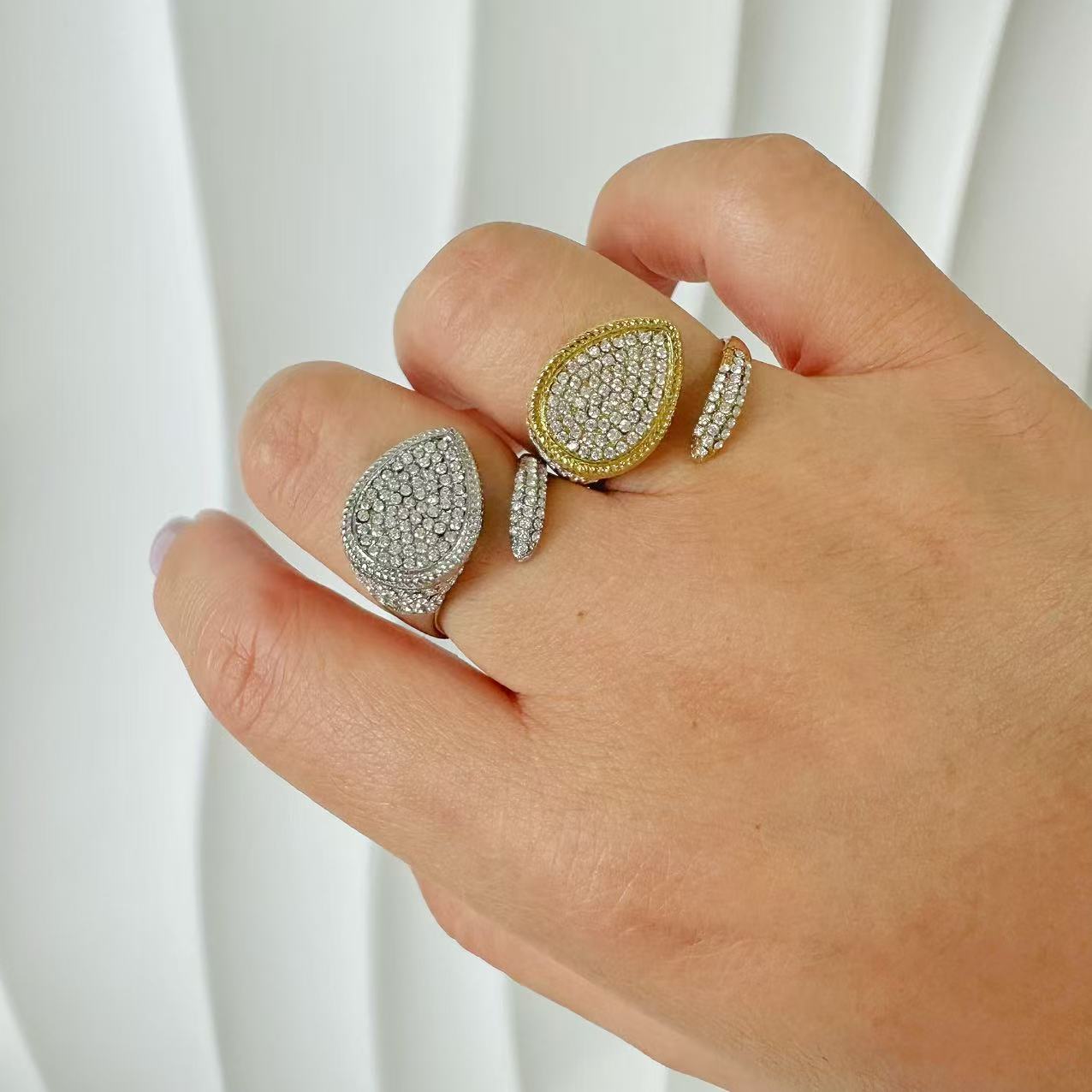 (A089)Anello regolabile con strass