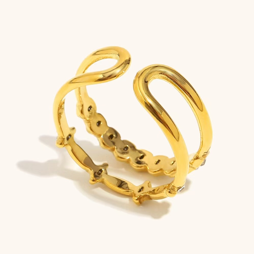 Anello “Doppio Respiro” – Movimento Intrecciato dal Fascino Raffinato