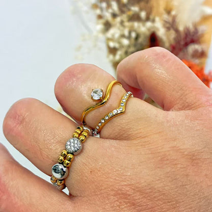 Anello Solitario Curvo – Design Minimal Ondulato