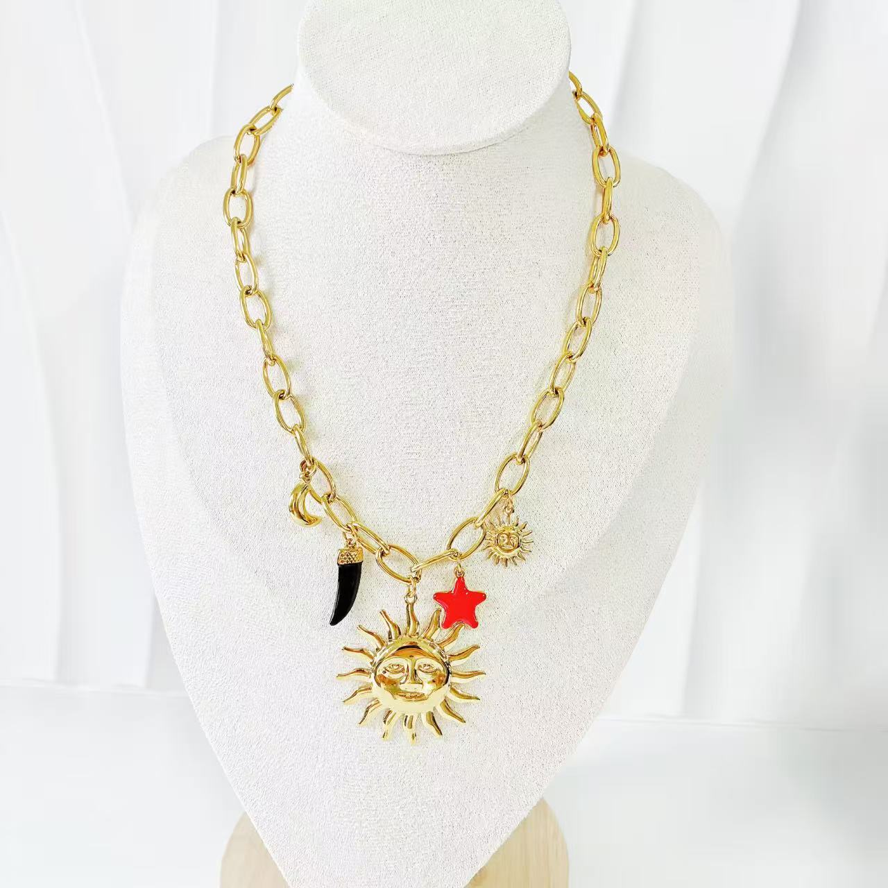 (C272)Collana con pendenti in acciaio inox