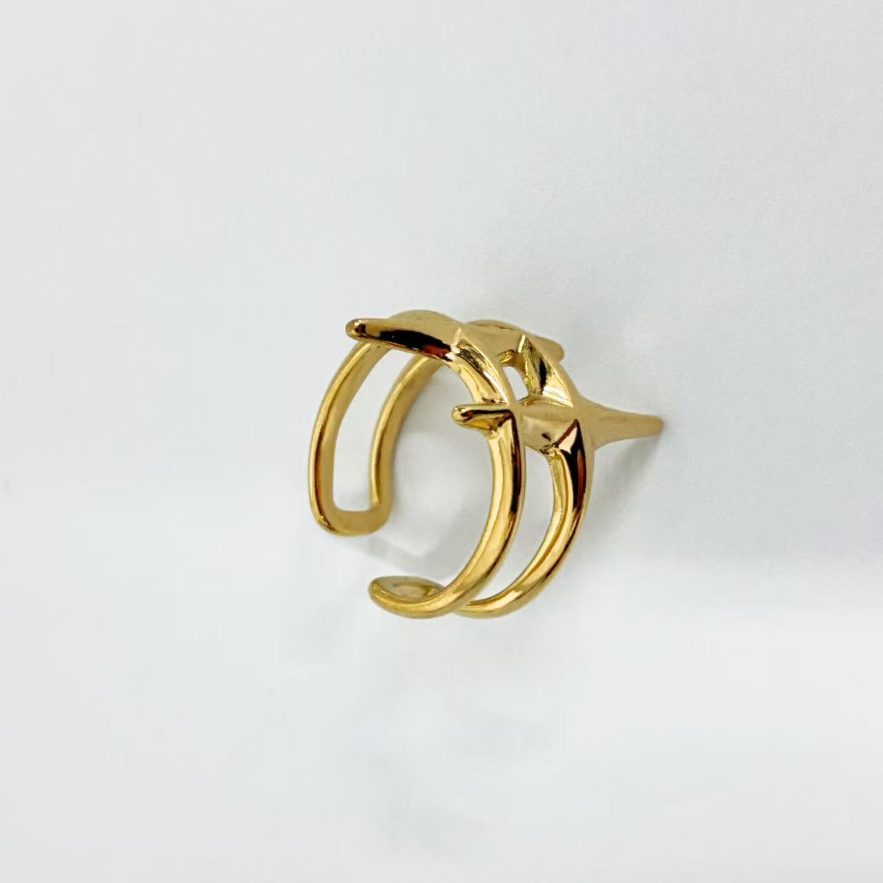 Anello Geometrico Scultoreo – Eleganza Moderna e Carattere Artistico