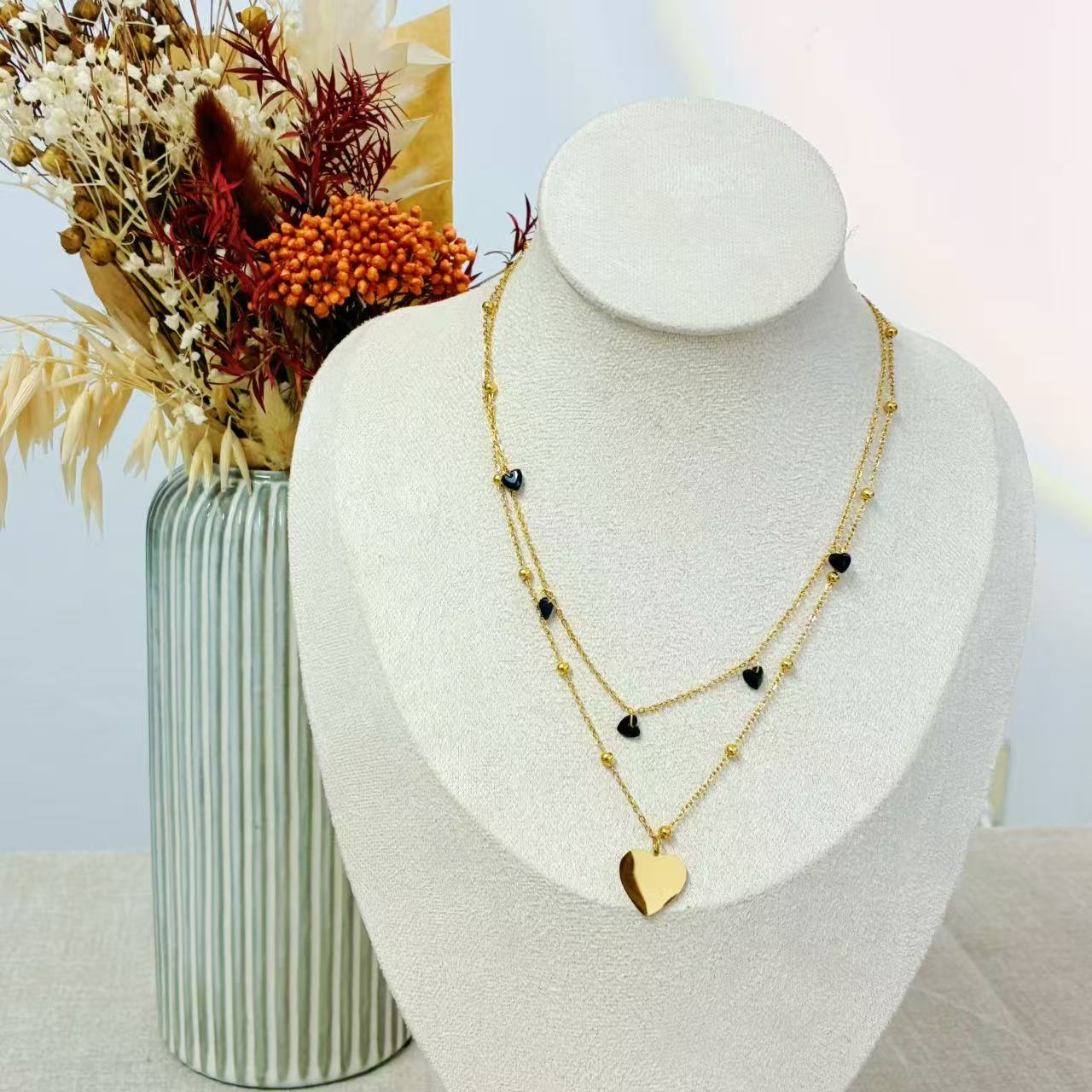 Collana “Amore Dorato” – Acciaio Inossidabile & Cristalli Rossi a Cuore