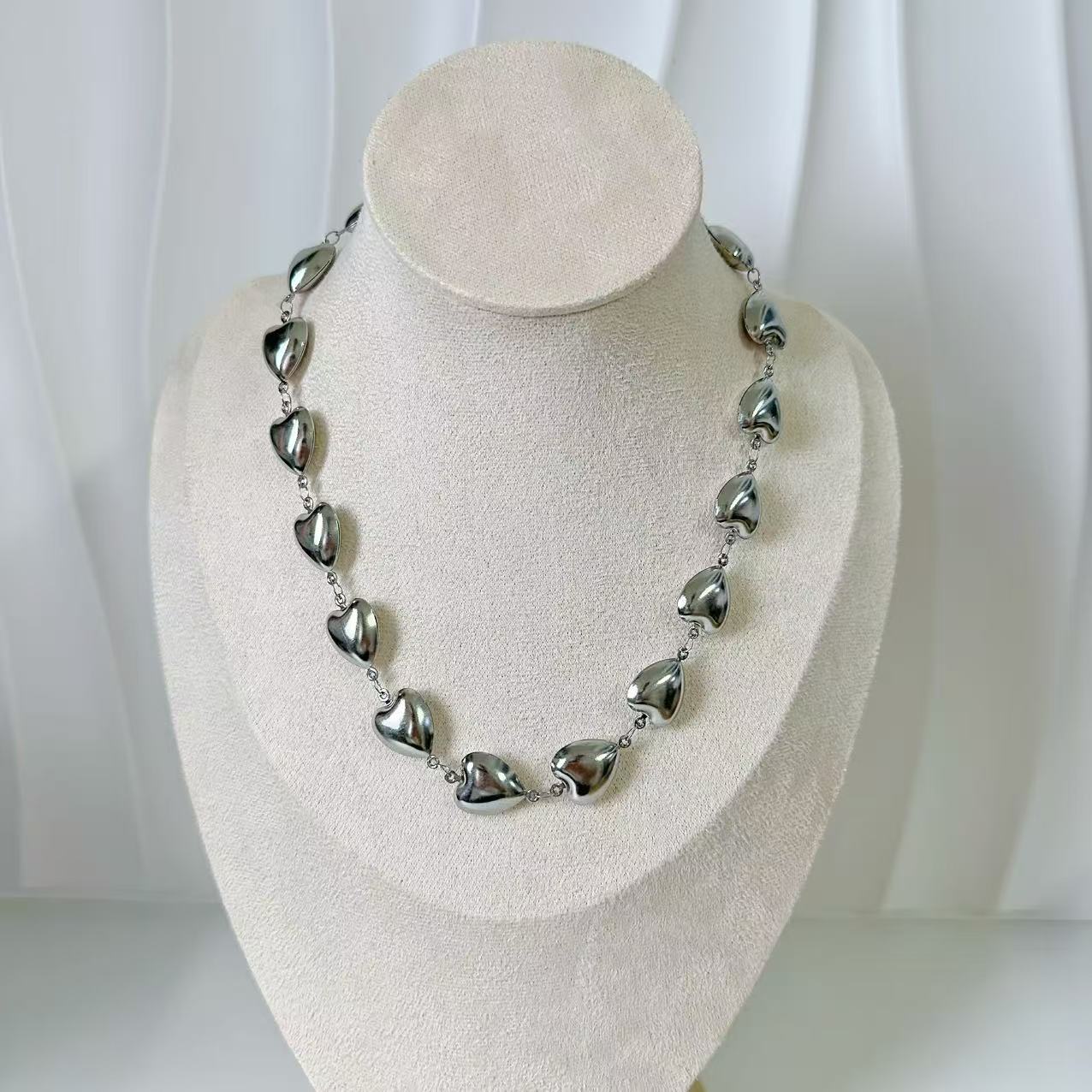 (C117)Collana cuori bombati girocollo in acciaio inox