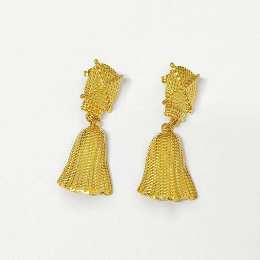 Orecchini pendenti con motivo conchiglia gold