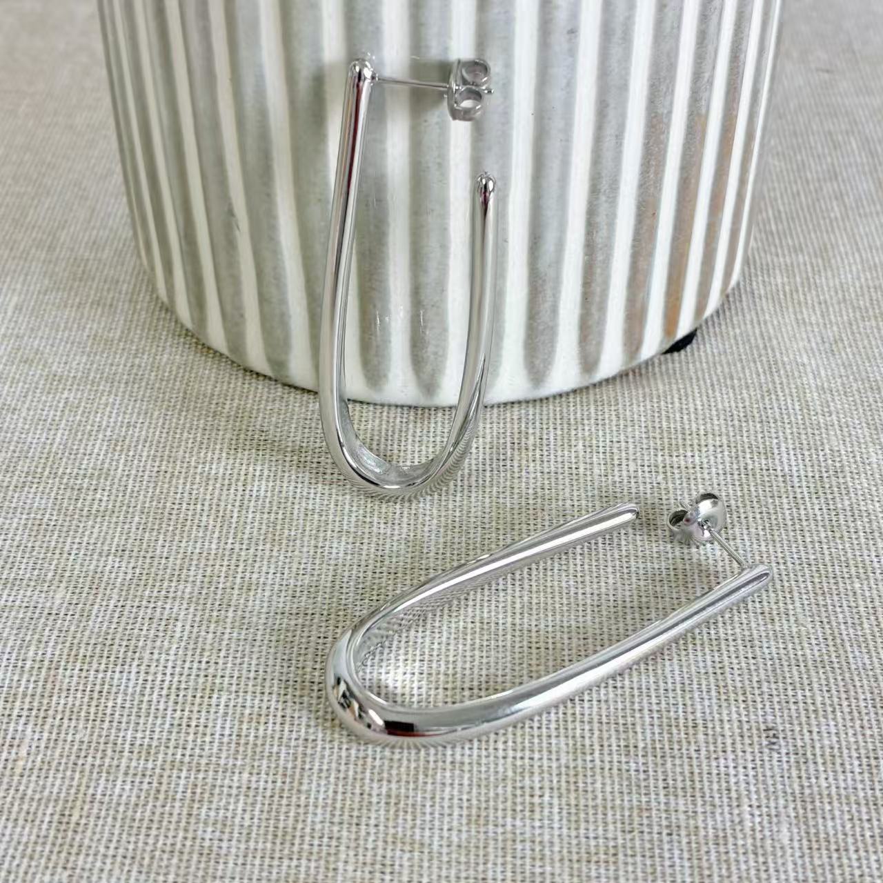 Orecchini “Arco di Grazia” – Eleganza dal Design Contemporaneo