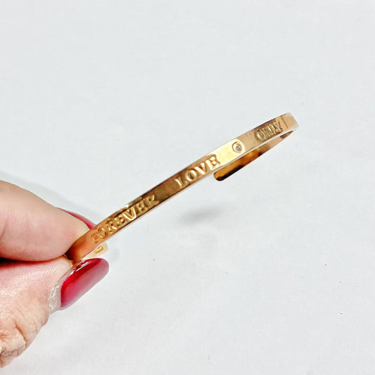 Bracciale Rigido con Incisione “Forever Love”