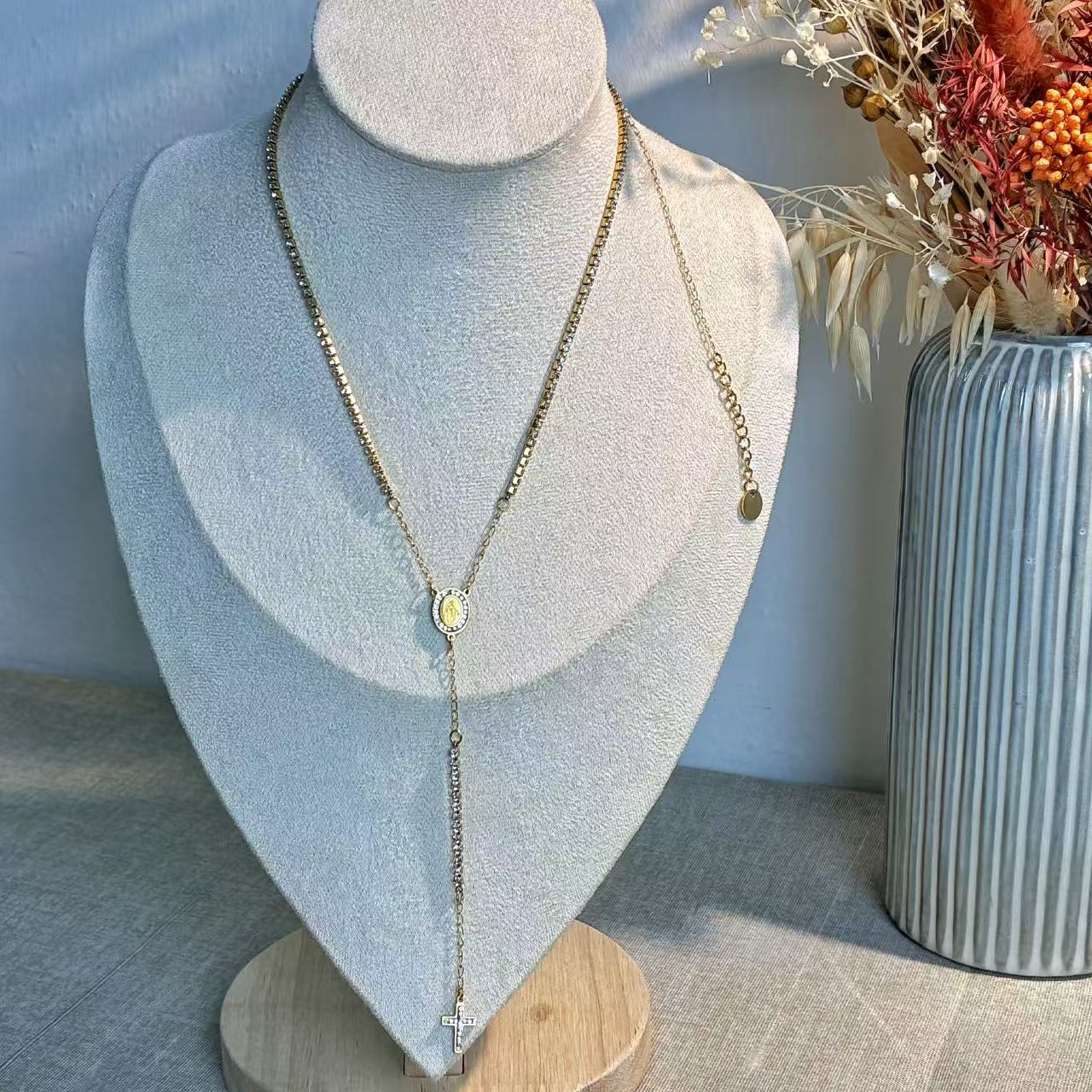 Collana “Fede di Luce” – Eleganza e spiritualità in un solo gesto