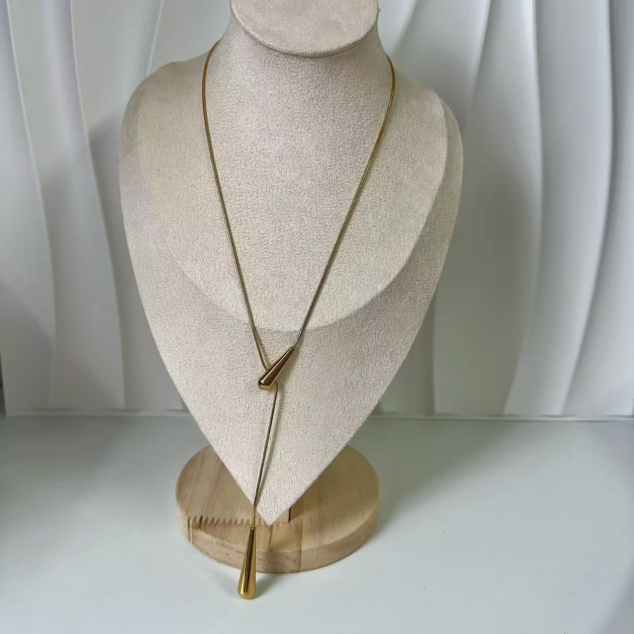 (C124)Collana saliscendi gocce allungate in acciaio inox