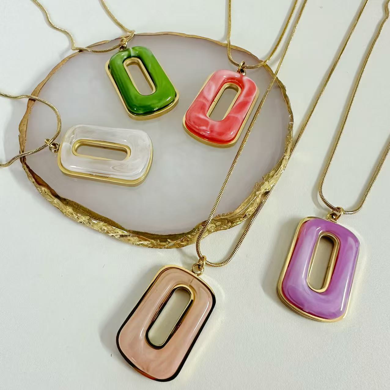 (C126)Collana resina ovale in acciaio inox