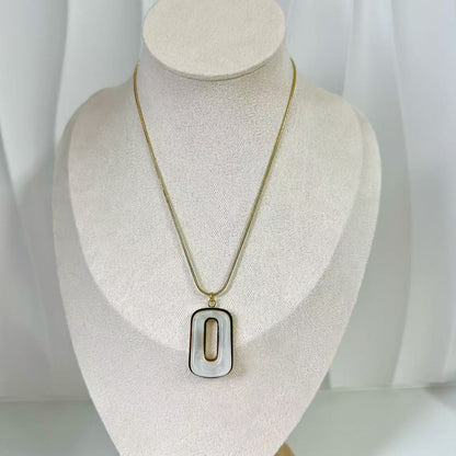 (C126)Collana resina ovale in acciaio inox