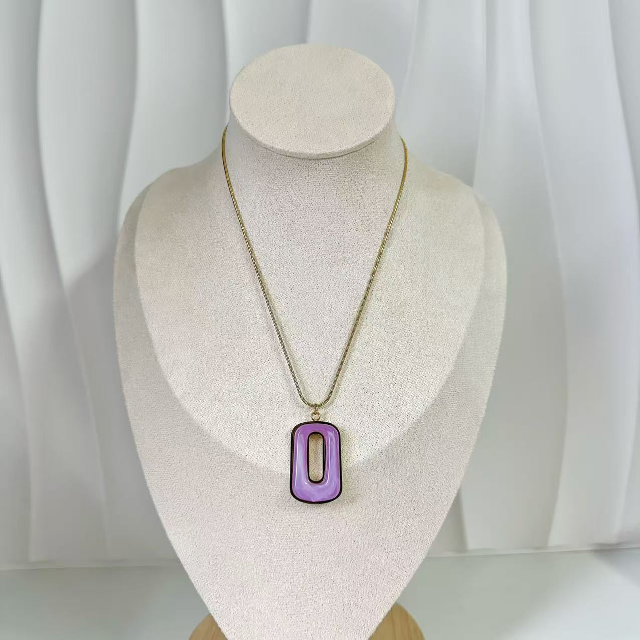 (C126)Collana resina ovale in acciaio inox