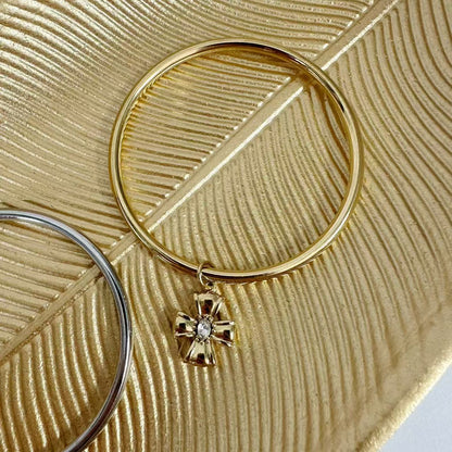 (B126)Bracciale rigido con ciondolo in acciaio inox