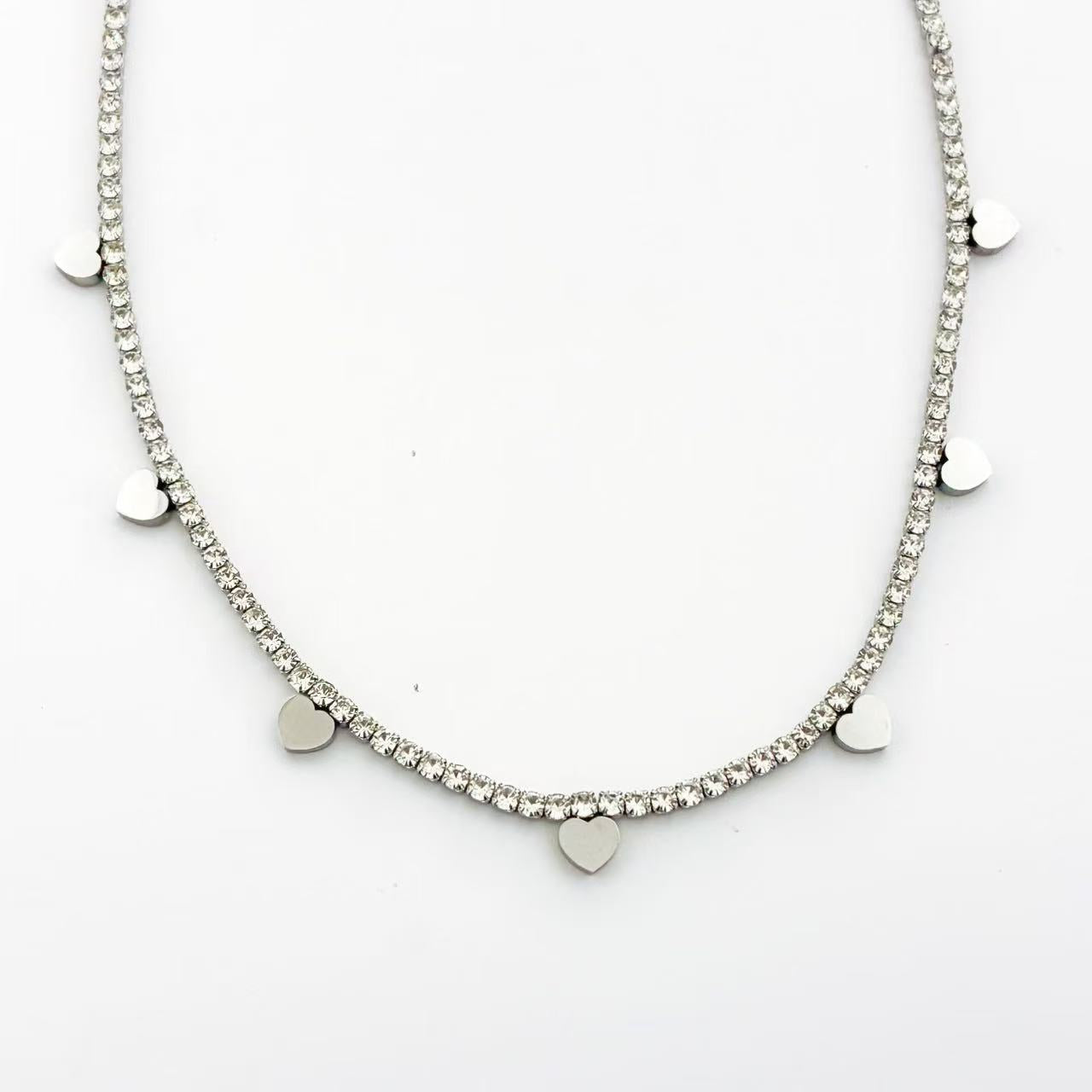 Collana Tennis con Ciondoli Cuore – Eleganza Romantica in Stile Minimal Chic