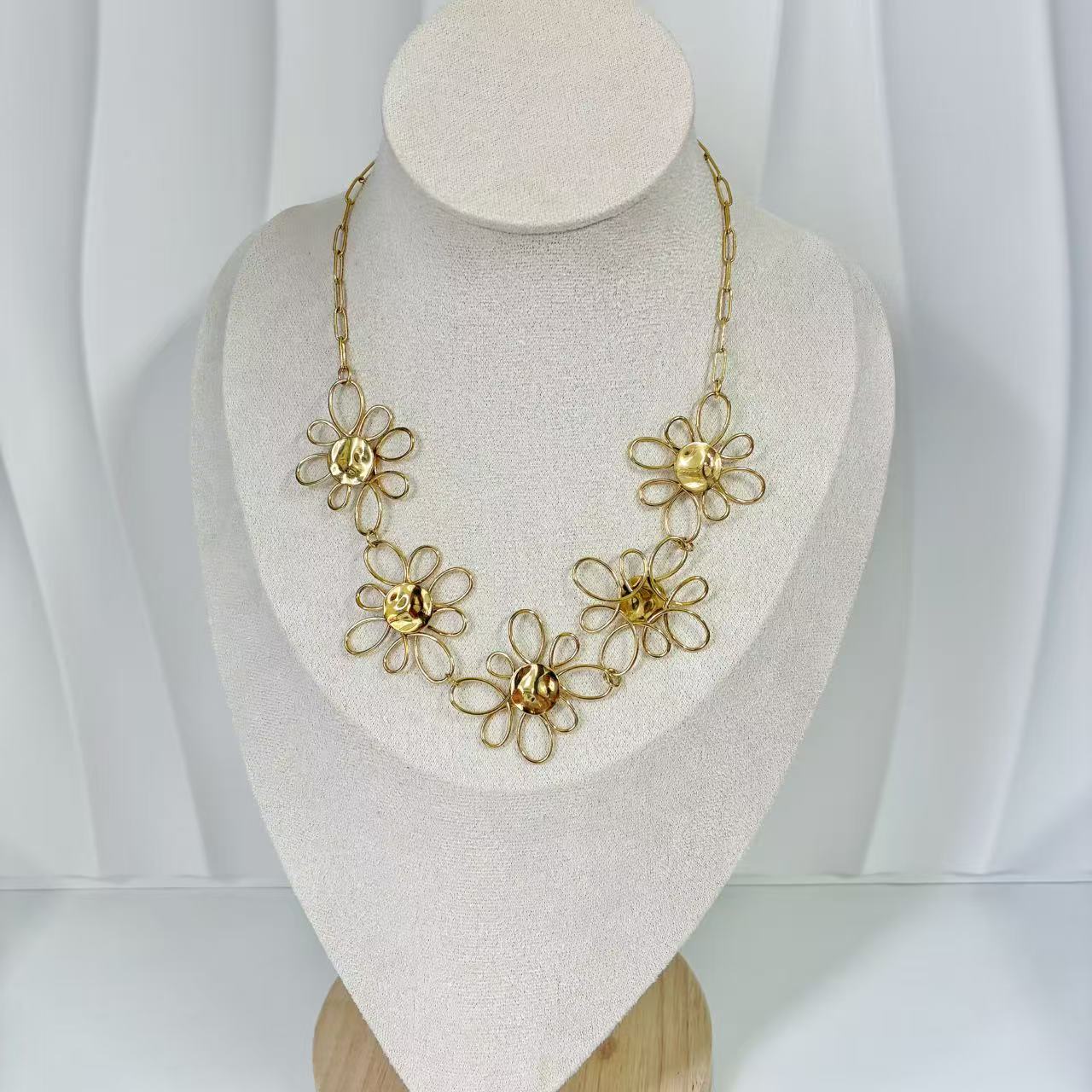 (C200)Collana fiori tutto in acciaio inox