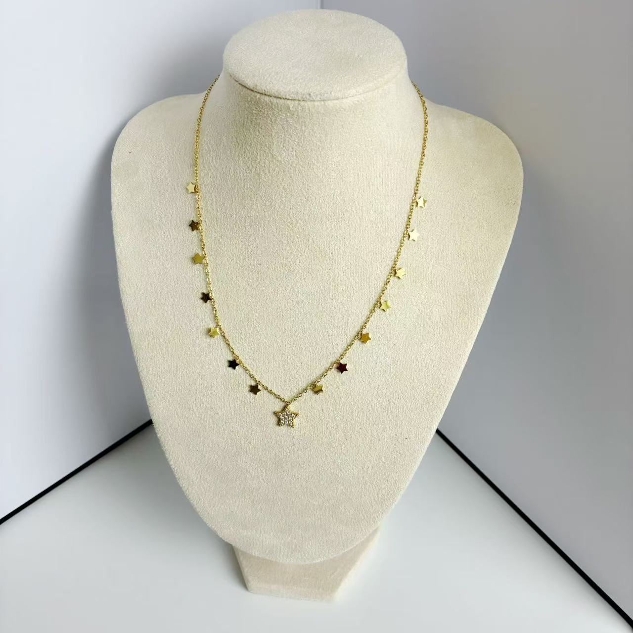 (C377)Collana con Stelle Pendenti