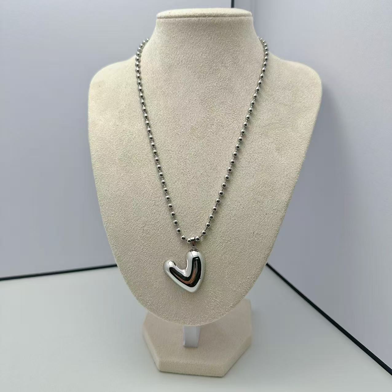 (C299)Collana cuore bombato