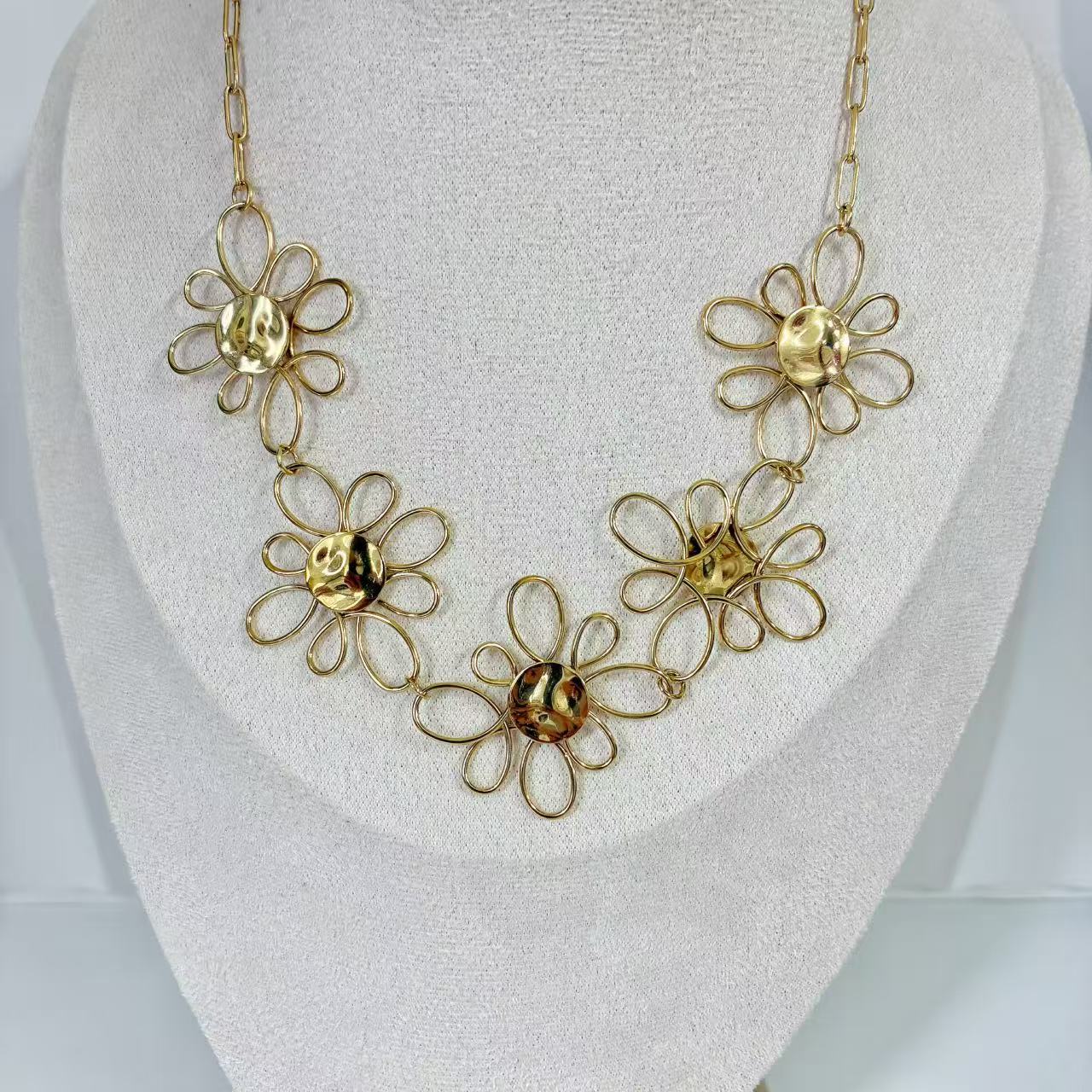 (C200)Collana fiori tutto in acciaio inox