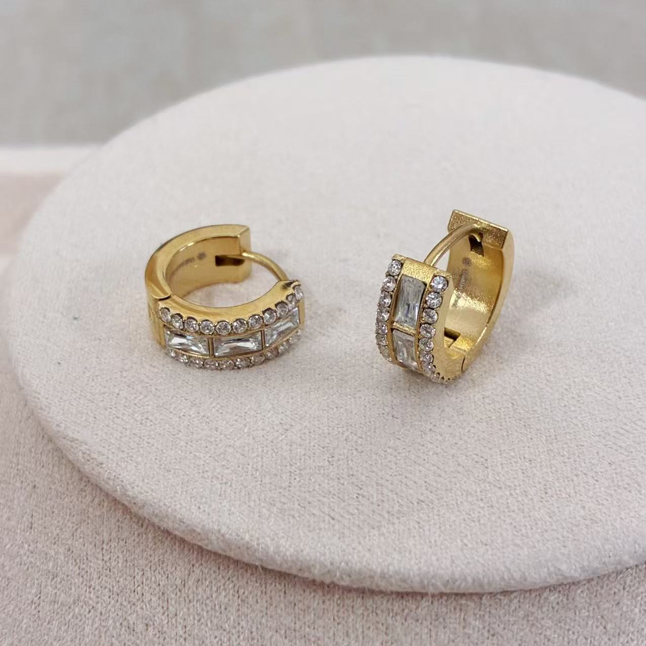 Orecchini a Cerchio con Zirconi