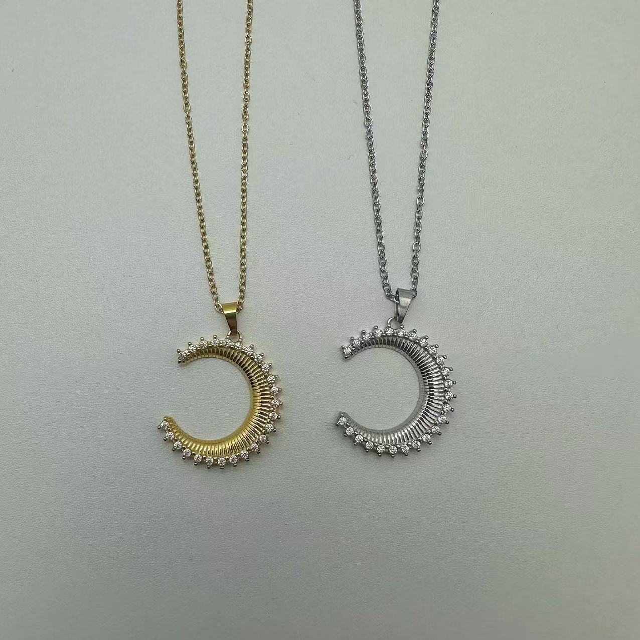 (C302)Collana luna con zirconi