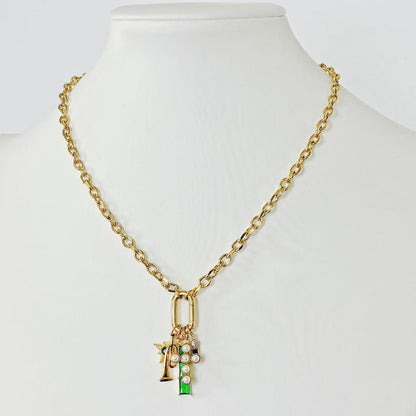 Collana “Green Harmony Charms” – Stelle, Perle e Cristalli Smeraldo