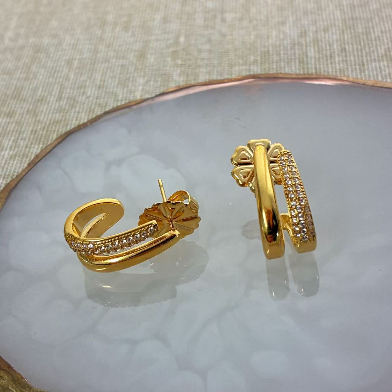 Orecchini “Doppia Luce” – L’incontro delle linee