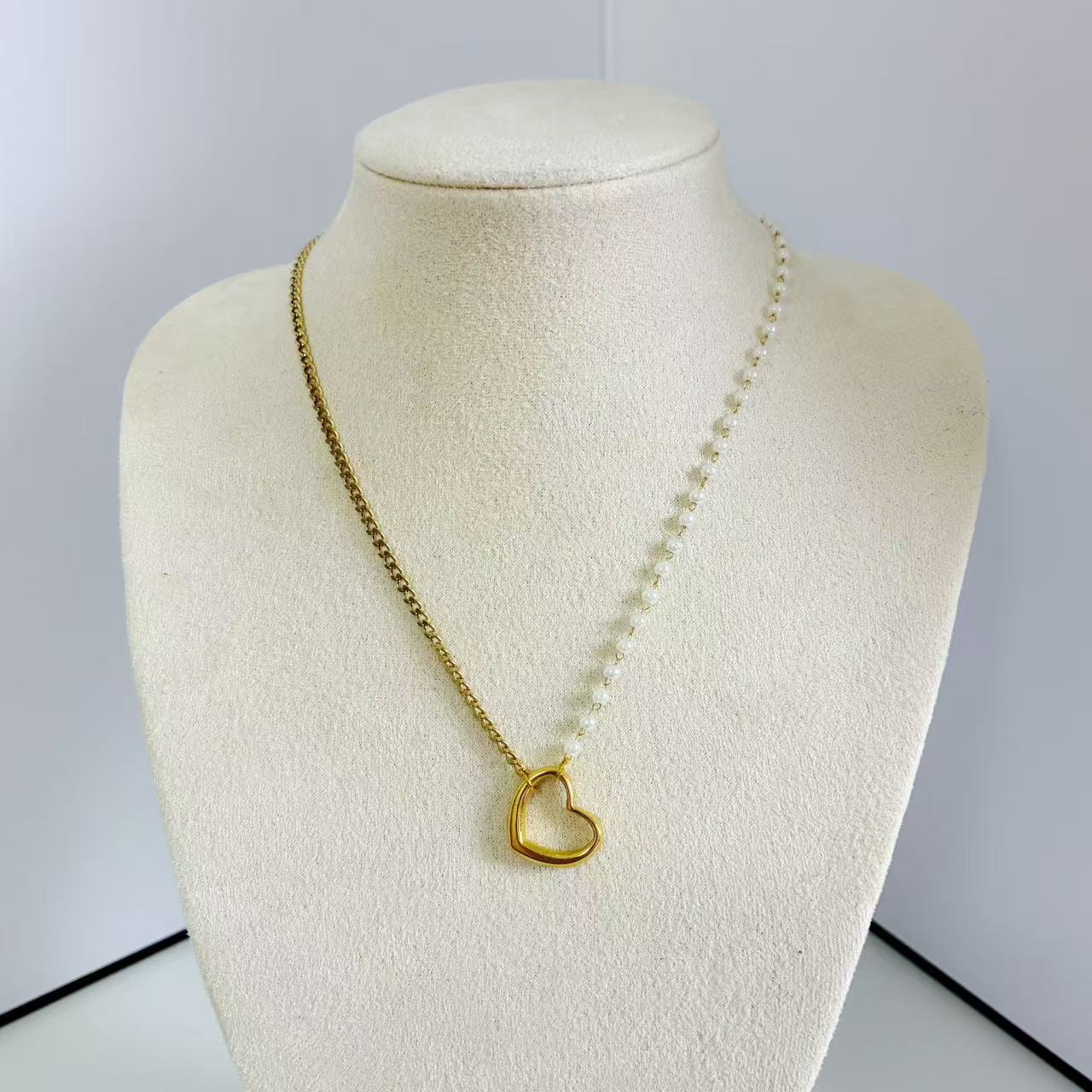 (C368)Collana Cuore con Perle e Catena