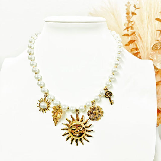 Collana “Perle degli Amuleti” – Charms Simbolici su Eleganza Classica