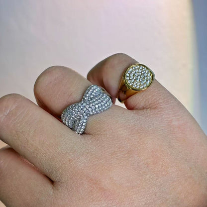 Anello “Intreccio di Luce” – L’eleganza che unisce