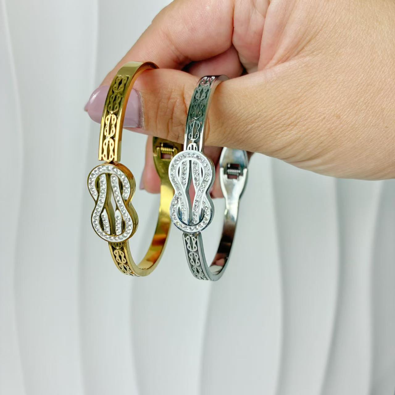 (B136)Bracciale rigido donna infinito con molla in acciaio inox