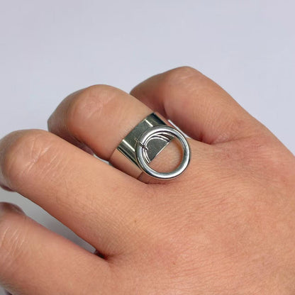 Anello Argento con Cerchio Pendente – Acciaio Inossidabile