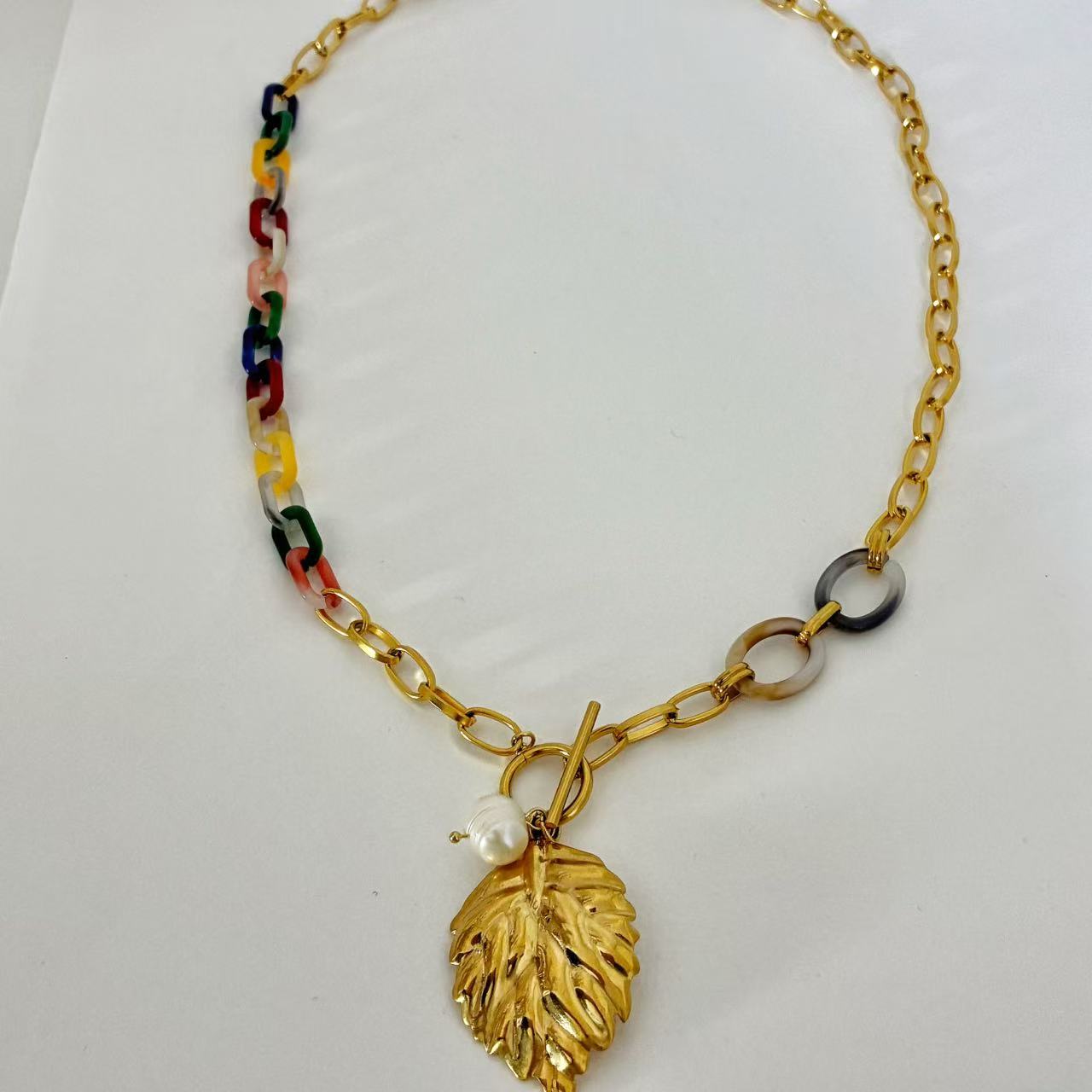 Collana “Foglia in Viaggio”