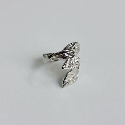 Anello Foglia Elegante – Fascino Naturale in Acciaio Inossidabile