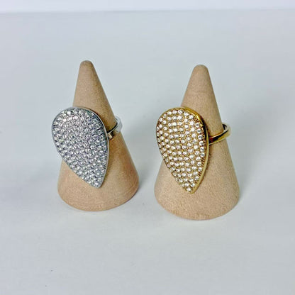 Anello “Goccia di Brillanti” – Eleganza Scultorea e Luce Infinita