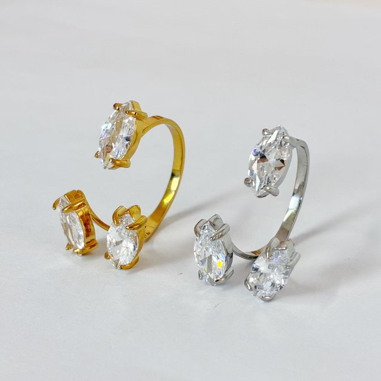 Anello aperto “Tris di Luce” | regolabile | in acciaio inox