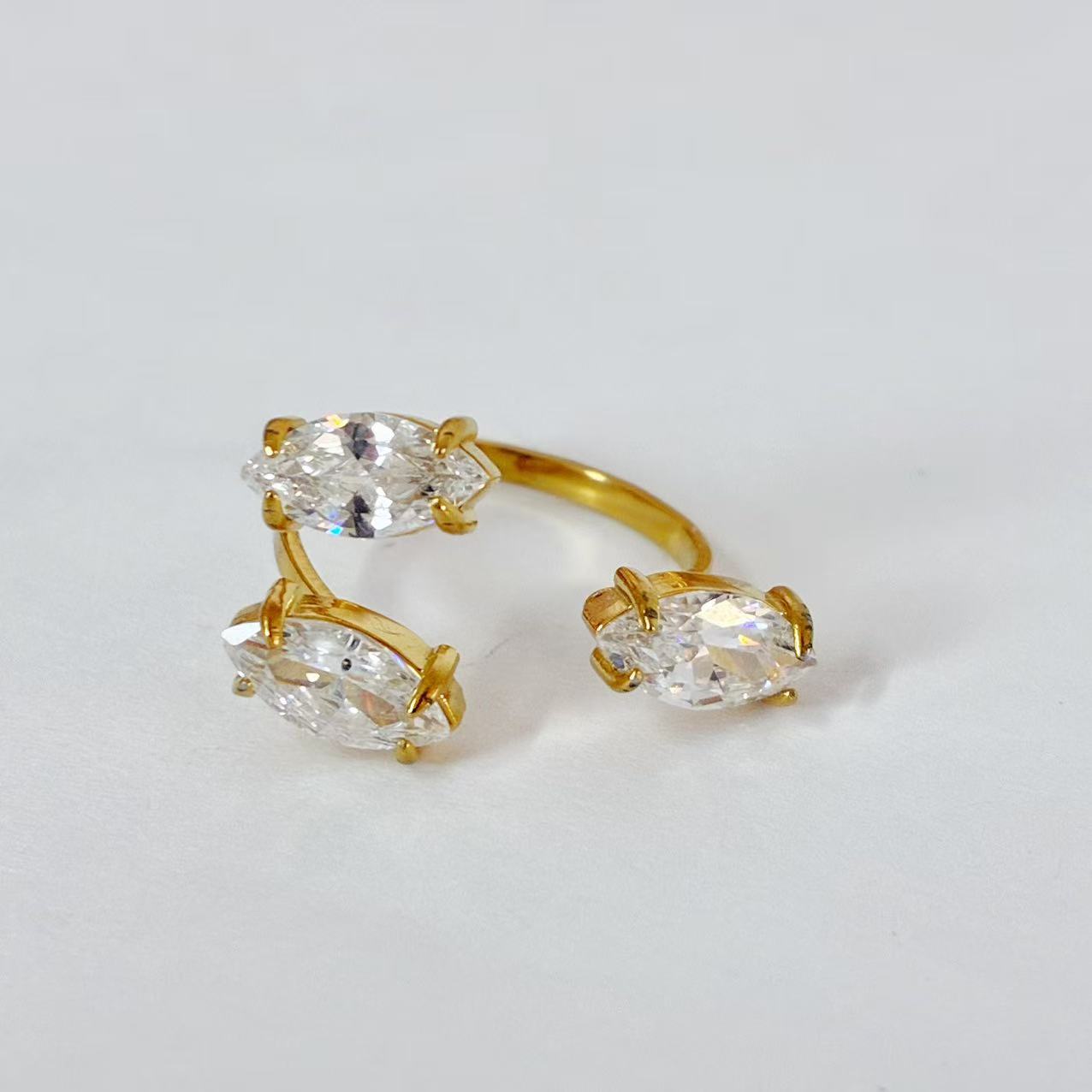 Anello aperto “Tris di Luce” | regolabile | in acciaio inox