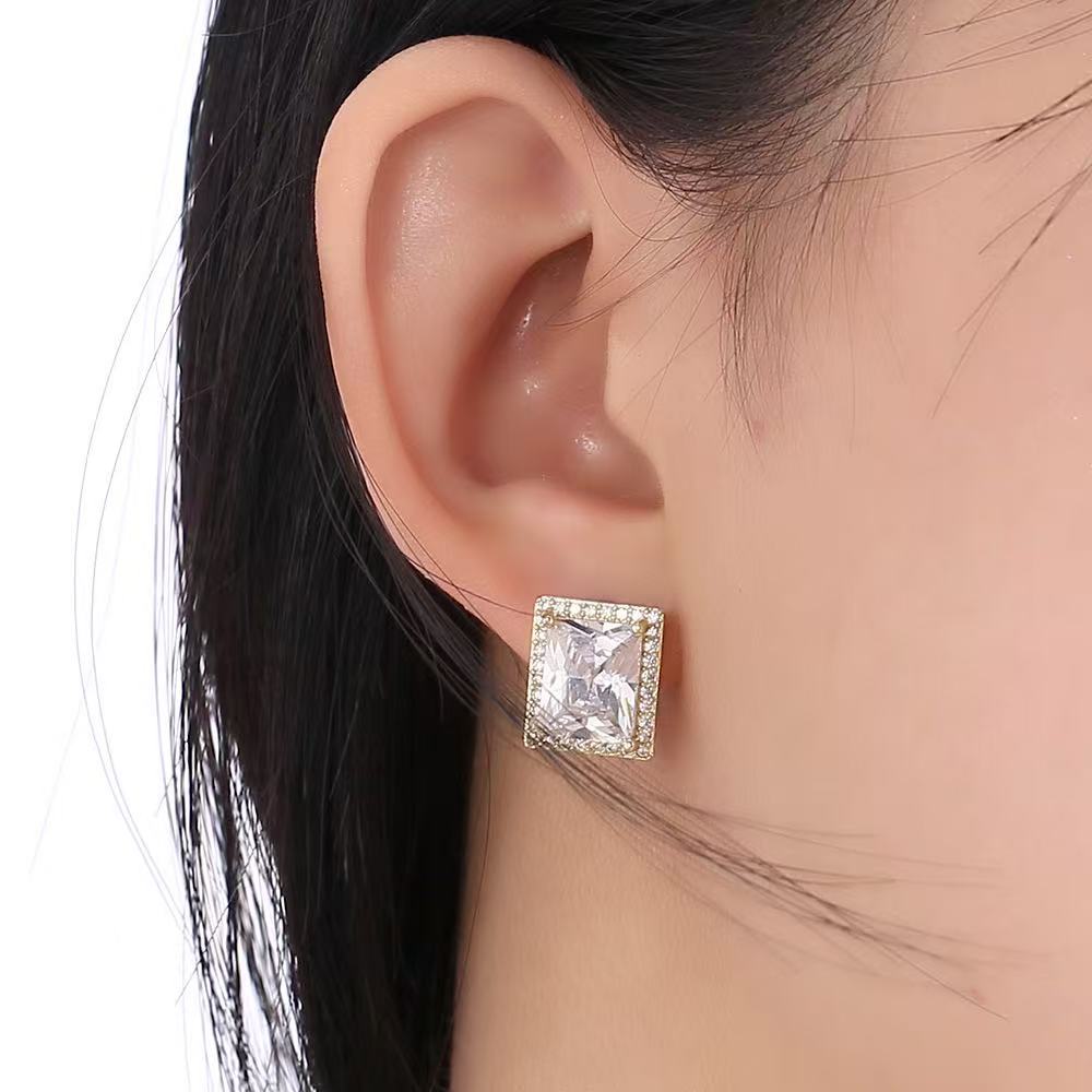 Orecchini “Luce Reale” con Zircone