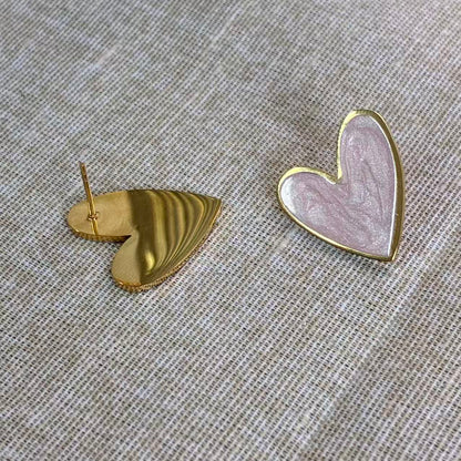 Orecchini “Cuori Irregolari” – Delicatezza con un Tocco Artistico