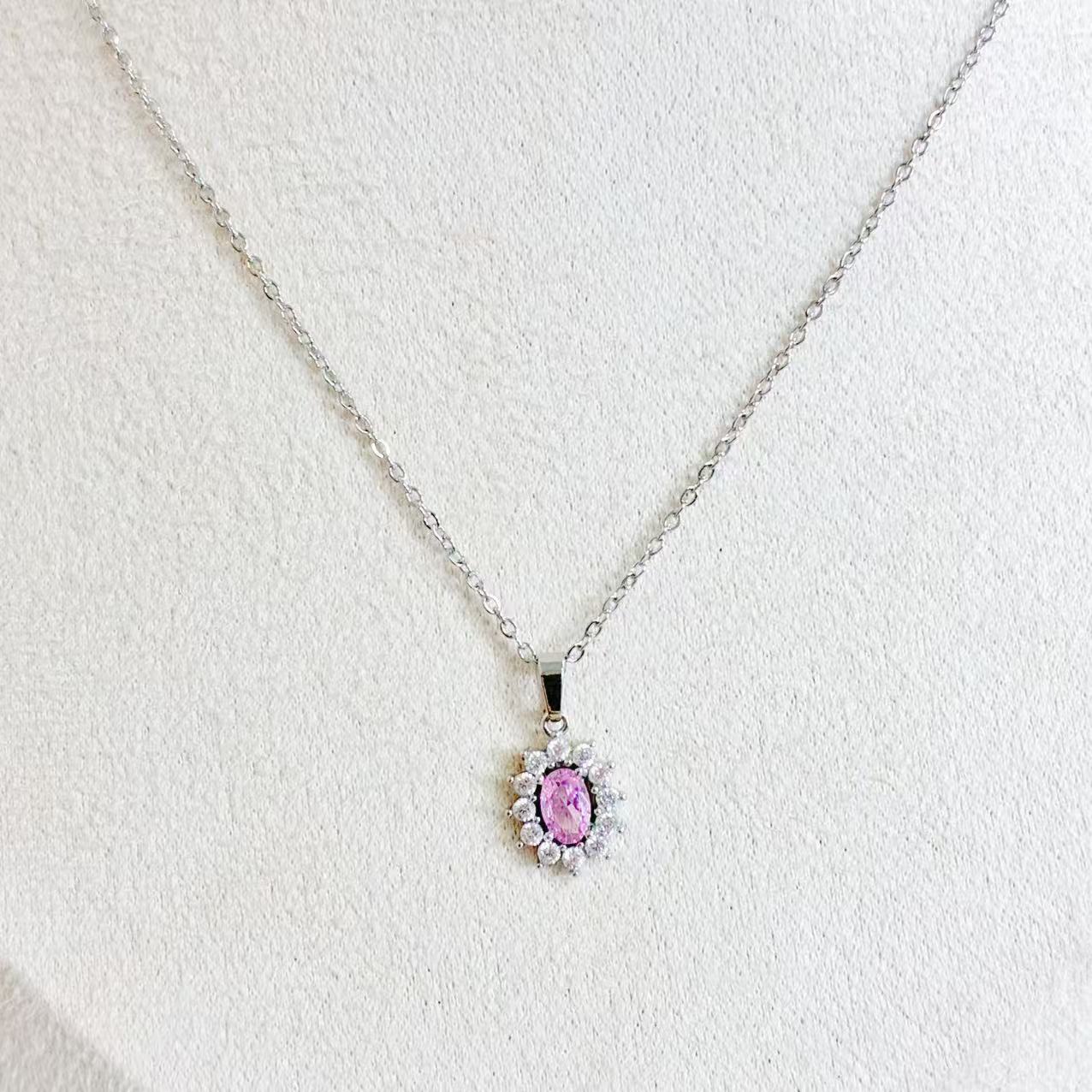 Collana "Splendore Regale" – Pendente a Rosetta con Cristalli