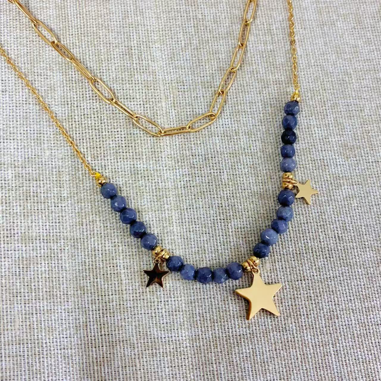 Collana “Stella Blu” – Acciaio Dorato & Perline Azzurre con Charm Stelle
