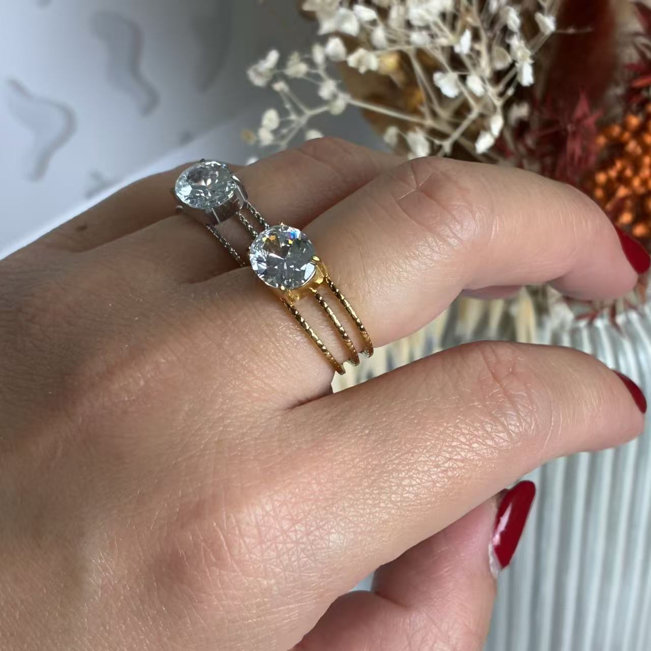 Anello “Splendore Sovrapposto” – Eleganza Luminosissima in Stile Stackable