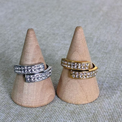 Anello “Linea” – Eleganza che si intreccia